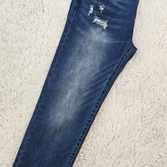 Stylish Blue Distressed Women's Jeans - Picture 2 of 6